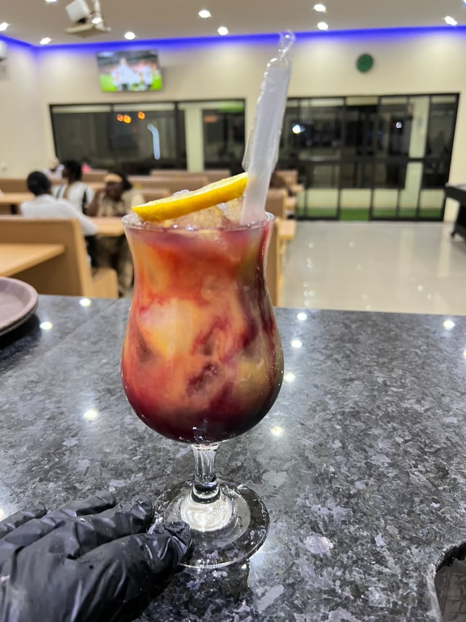 Bebida tropical no salão